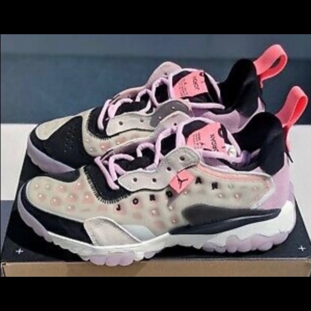 BRAND NEW MENS Jordan Delta 2
